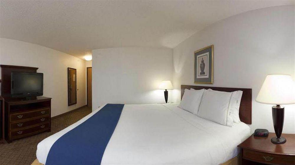Holiday Inn Express & Suites Alliance By Ihg Exterior foto