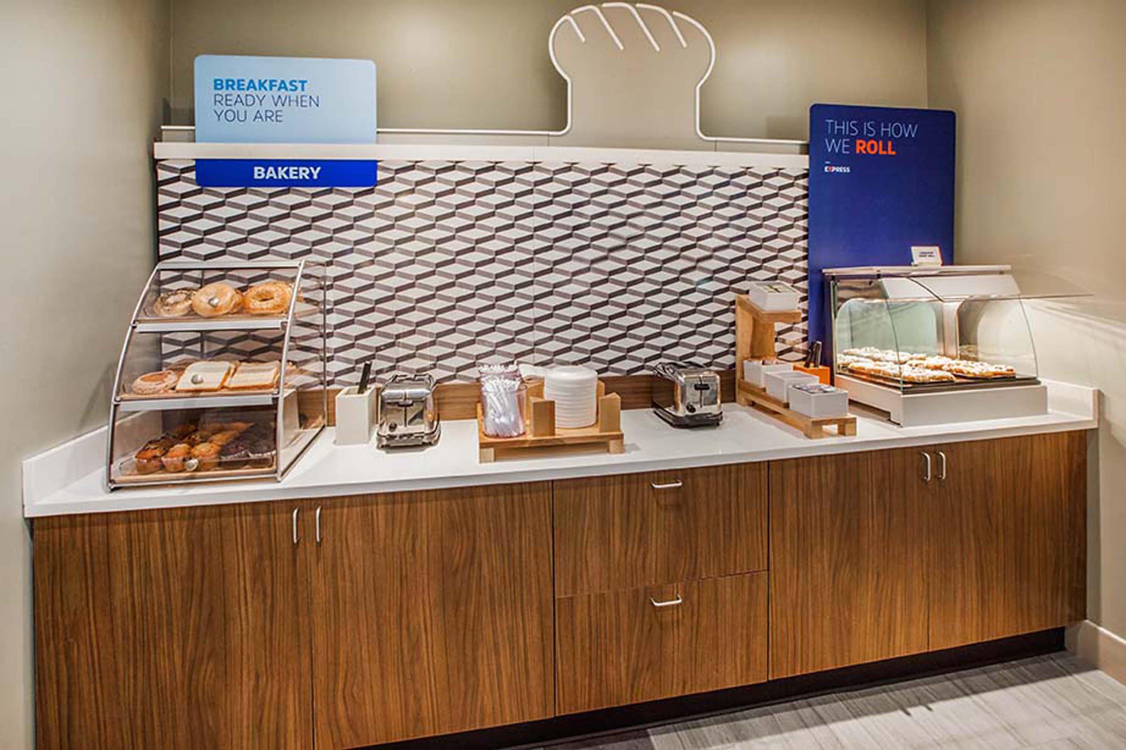 Holiday Inn Express & Suites Alliance By Ihg Exterior foto