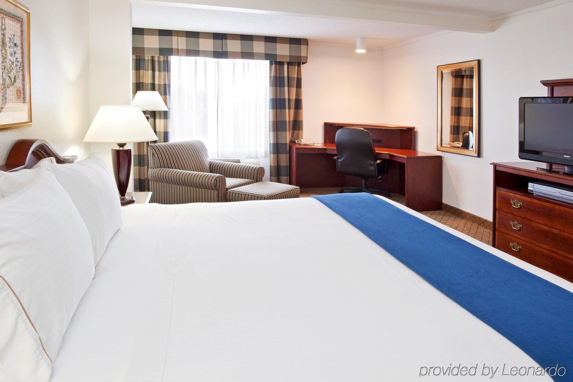 Holiday Inn Express & Suites Alliance By Ihg Quarto foto